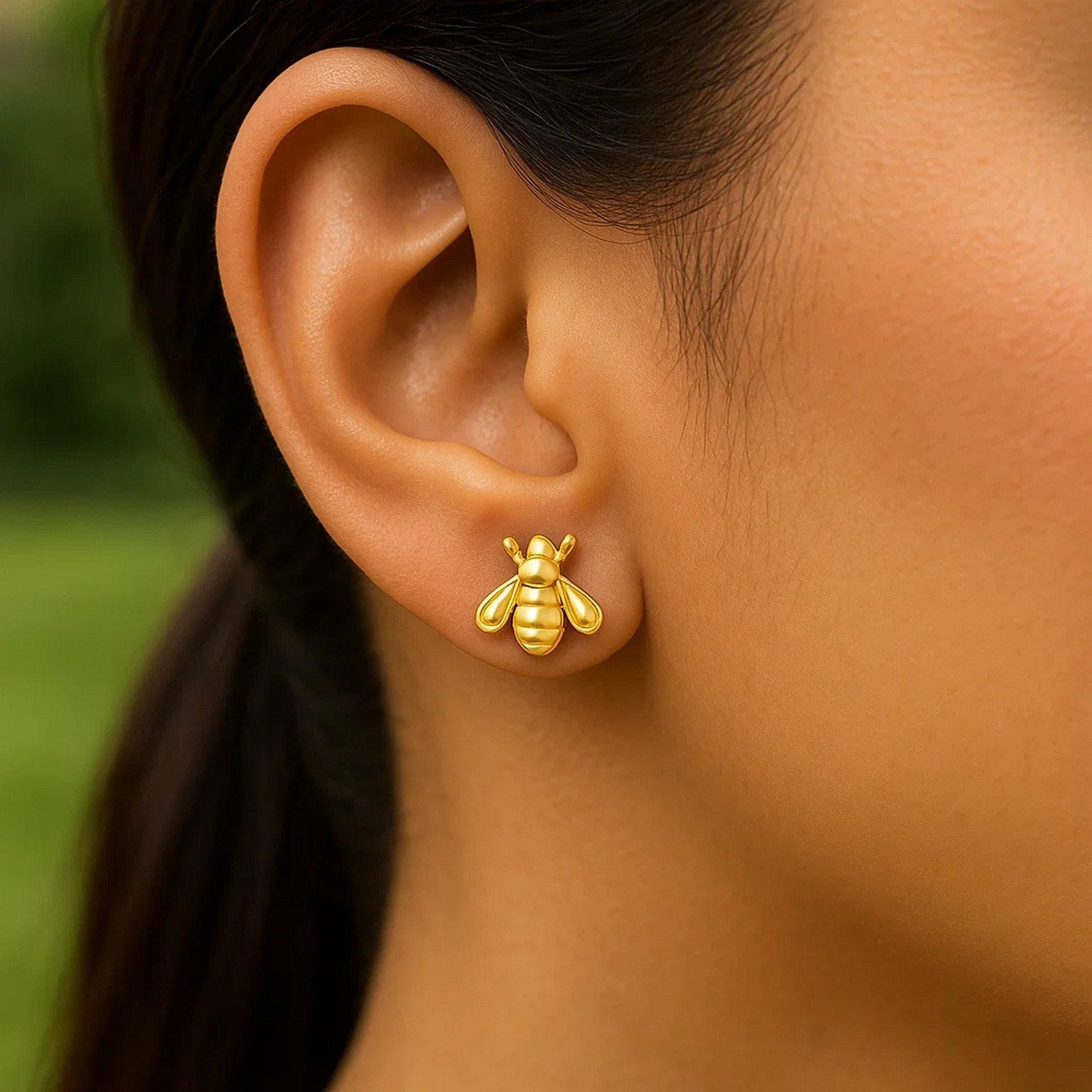 14k Yellow Gold Bee Stud Earrings - GreatSpace Discounts