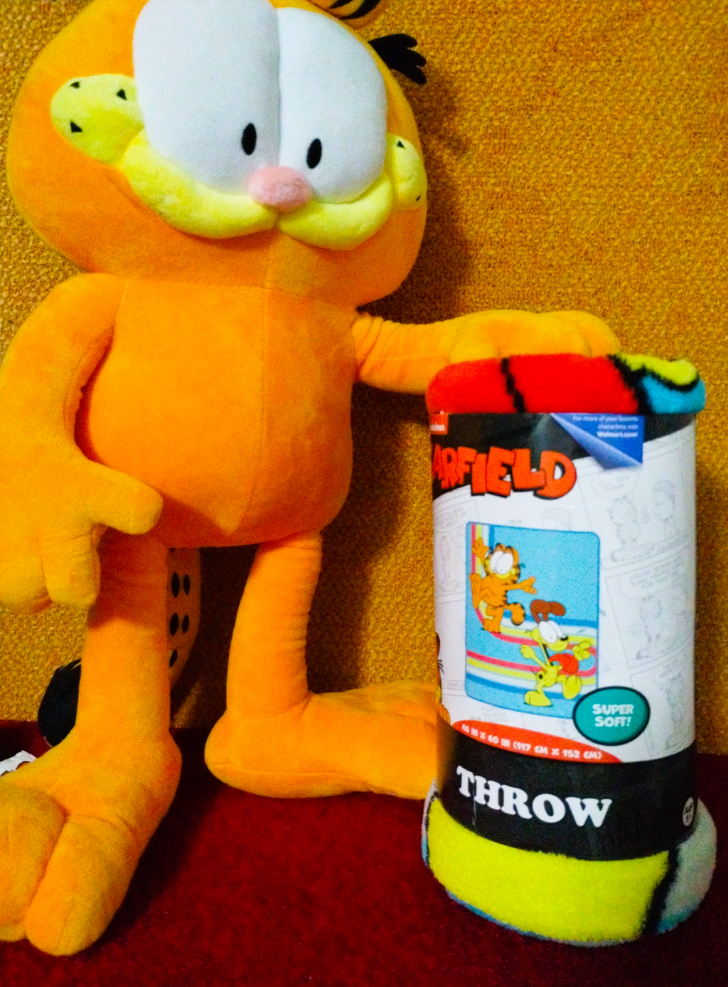 Vintage Garfield Plush & Throw Bundle – Huggable Toy + Cozy Throw Blanket