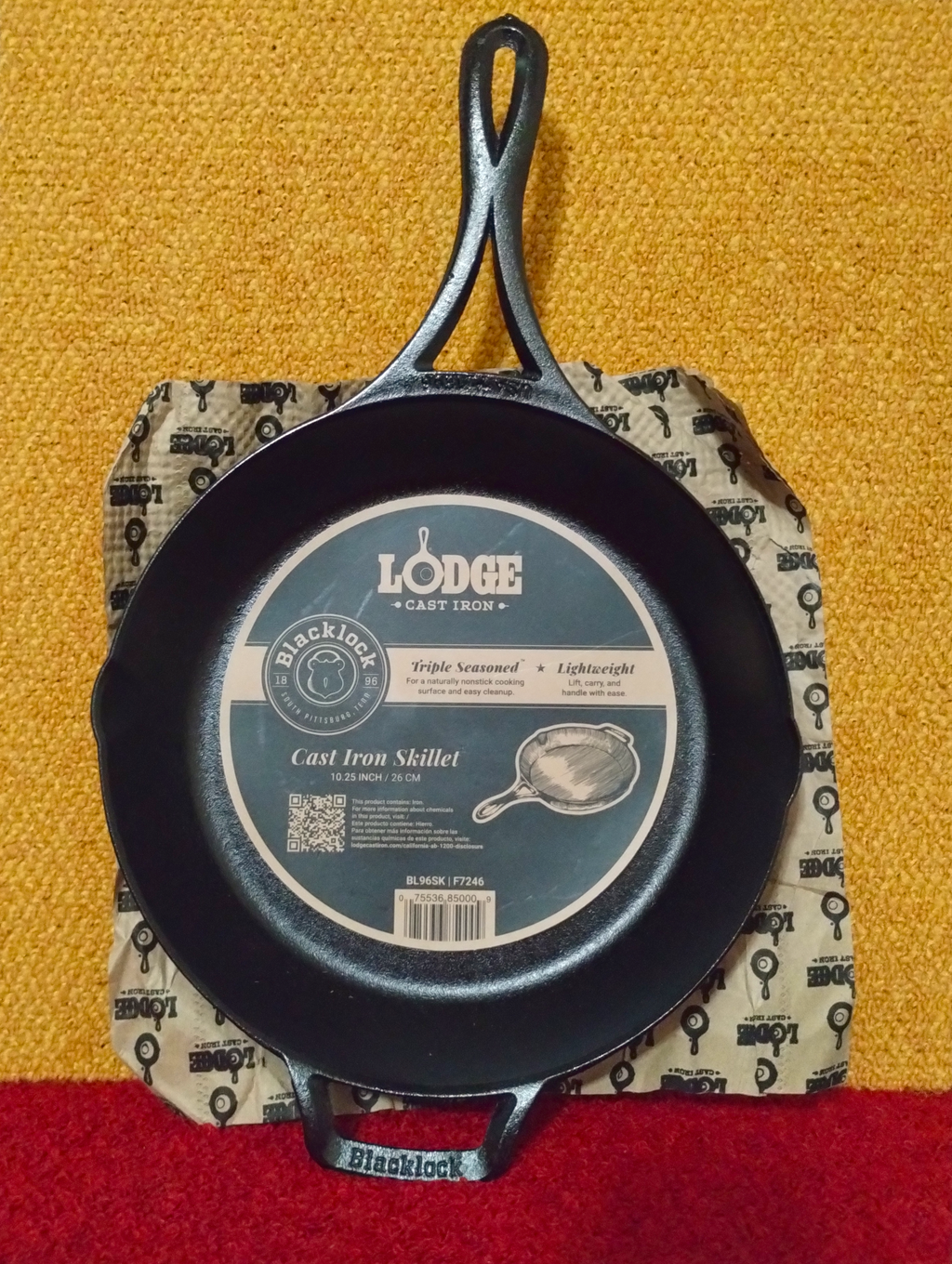 Lodge Cast Iron Skillet 10.25in - Pre-Seasoned, Durable Non-Toxic Cookware